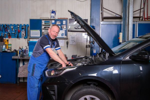 Heinfried Hering - Mechatroniker